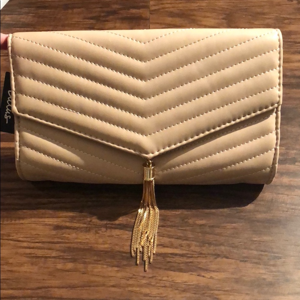 Lulus clutch